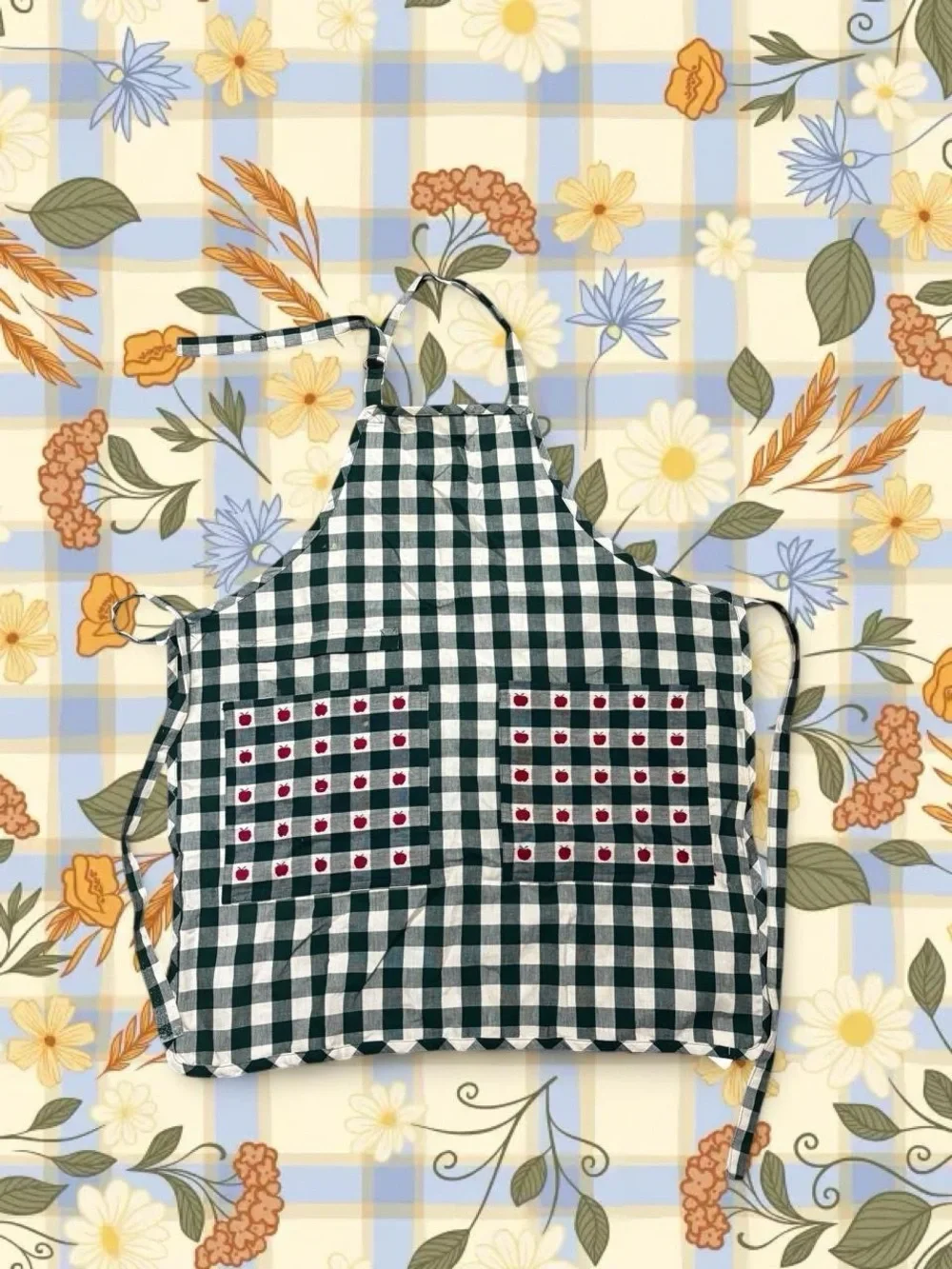 Vintage cottagecore Green checker Kitchen Apron with Apple Accent Pockets